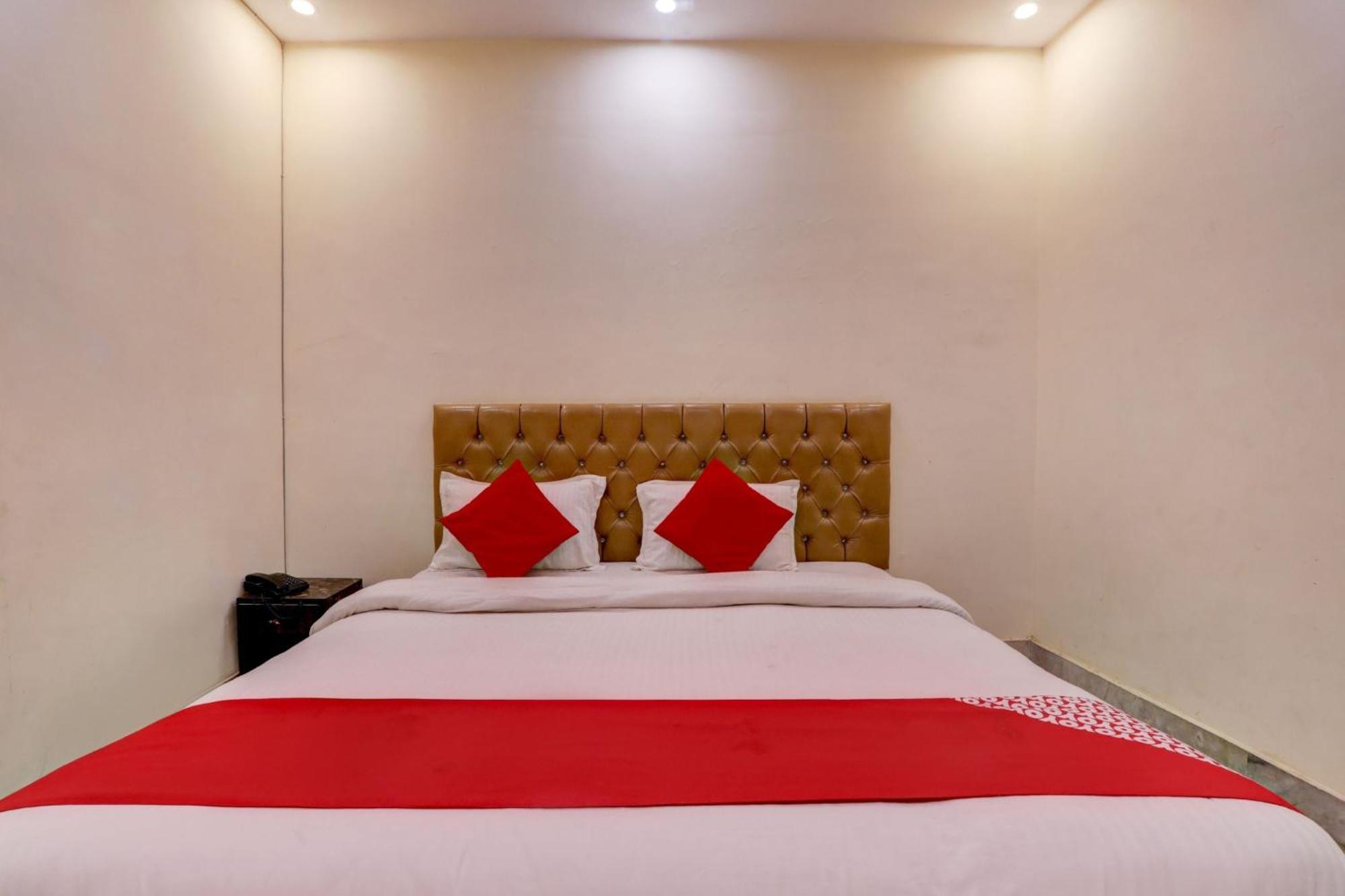 Hotel O Moon Palace Near Sahara Ganj Mall Λάκναου Εξωτερικό φωτογραφία